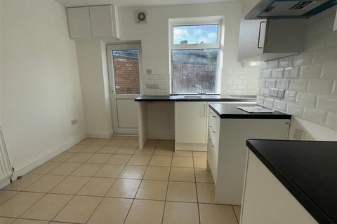 2 bedroom terraced house to rent, Chesterfield Road, Shirland