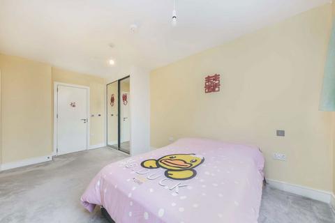 2 bedroom flat to rent, Healum Avenue, Southall UB2