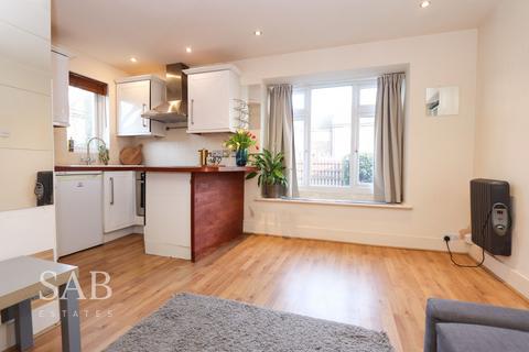 Ground floor flat for sale, Hambledon Close, Uxbridge, UB8