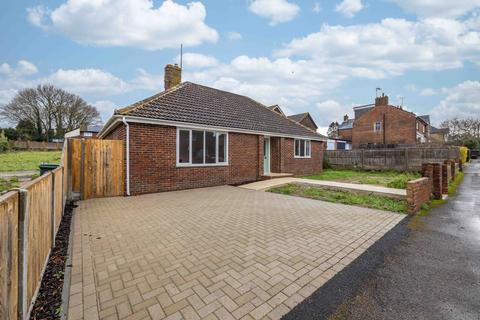 2 bedroom detached bungalow for sale, Lower Vicarage Road, Kennington, TN24