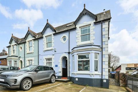 1 bedroom flat for sale, Charles Street, Petersfield