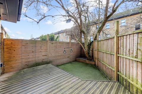 3 bedroom terraced house to rent, Queensbury Street, Islington, N1