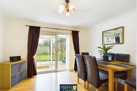 43 Rowhedge, Brentwood, CM13 2TS