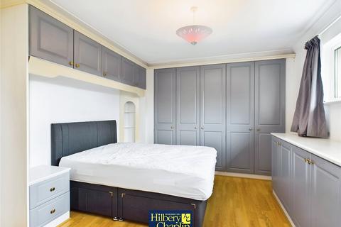 43 Rowhedge, Brentwood, CM13 2TS