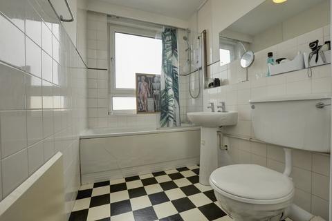 1 bedroom flat for sale, Bowen Court, The Drive, Hove, BN3