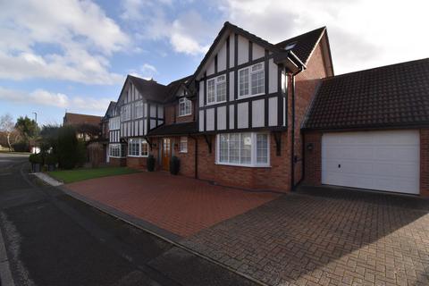 4 bedroom detached house to rent, Hopton Crofts, Leamington Spa, Warwickshire, CV32