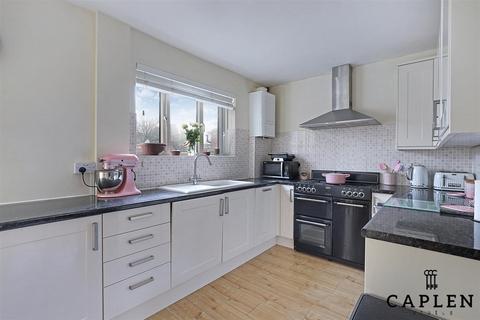 3 bedroom house for sale, Colson Path, Loughton