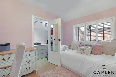 7 Colson Path, Loughton, IG10 3QZ