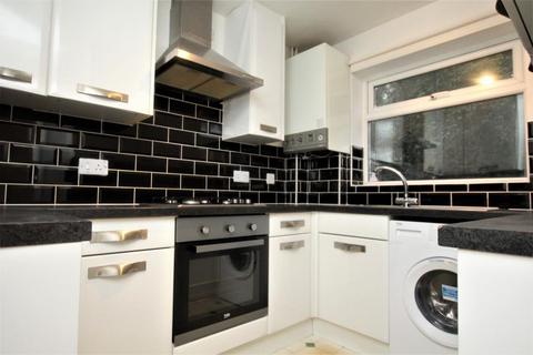 2 bedroom end of terrace house to rent, Forest Drive, Bristol BS10