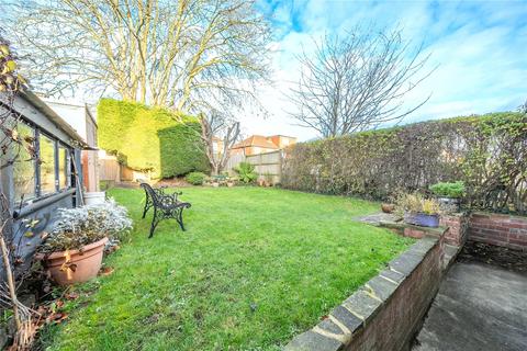 32 Eden Crescent, Leeds, LS4 2TW