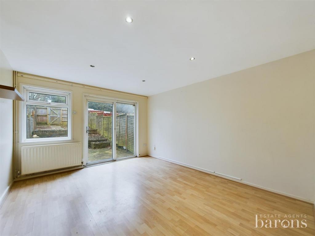 CAM01093 G0-PR0477-STILL002.jpg