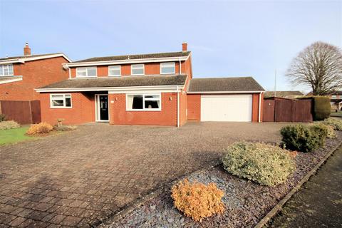 4 bedroom detached house for sale, Byfield Close, Toddington, Dunstable