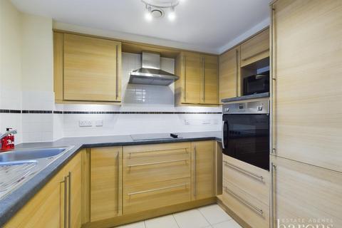 1 bedroom retirement property for sale, Lady Susan Court, Basingstoke RG21