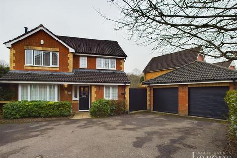 4 bedroom detached house for sale, Vespasian Gardens, Basingstoke RG24