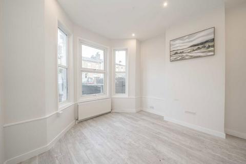 2 bedroom flat for sale, Wellfield Road, London SW16