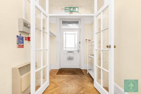 186 Chase Side, London, N14 5HN