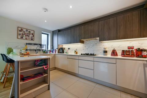 New Heston Road, Heston, HOUNSLOW, TW5