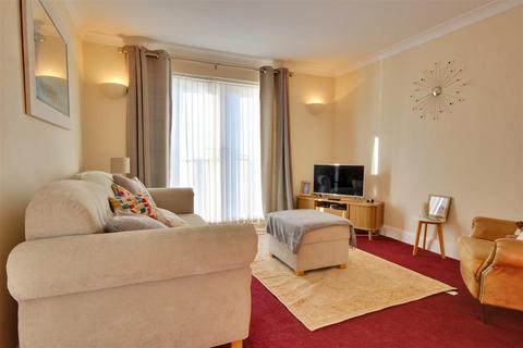 2 bedroom flat for sale, Regal Court, Beverley