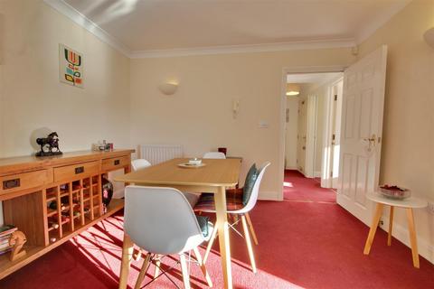 2 bedroom flat for sale, Regal Court, Beverley