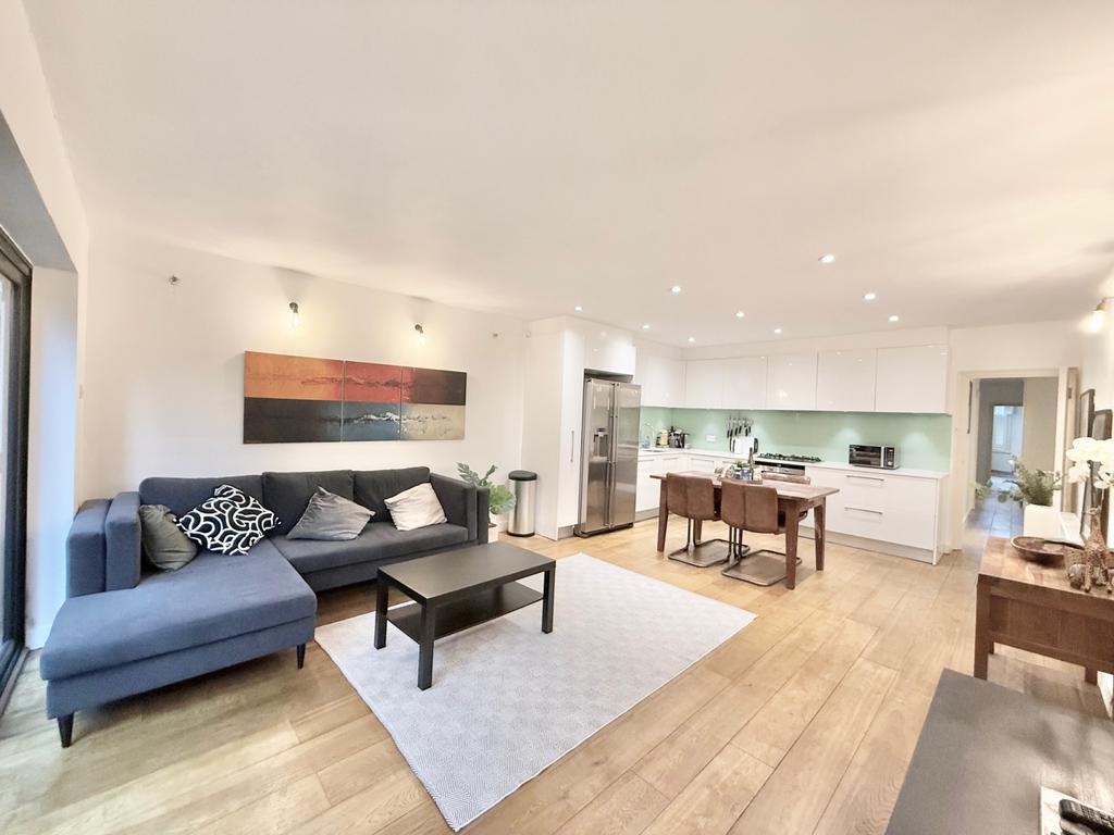 2 Bedroom Flat for Sale