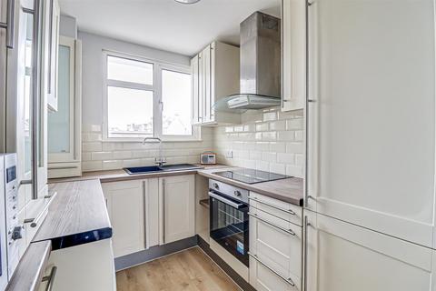 2 bedroom flat for sale, London Road, Westcliff-On-Sea SS0