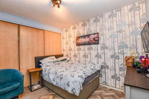 19 Five Acres, London Colney, St Albans, AL2 1JB