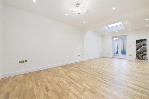 6 bedroom house to rent, Addington Drive