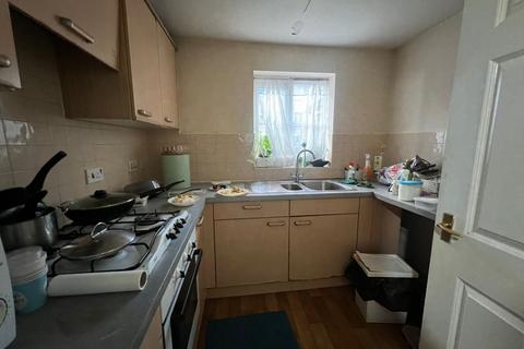 2 bedroom flat to rent, Blackthorn Road, Ilford, Essex, IG1 2PZ