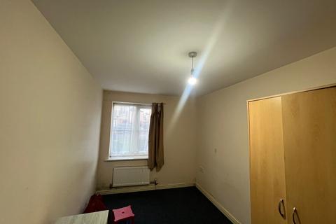 2 bedroom flat to rent, Blackthorn Road, Ilford, Essex, IG1 2PZ