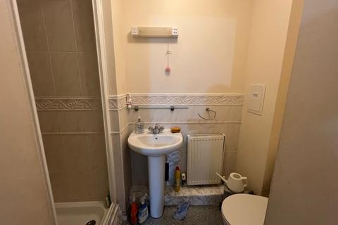 2 bedroom flat to rent, Blackthorn Road, Ilford, Essex, IG1 2PZ