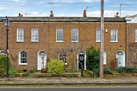 3 bedroom terraced house to rent, Adelaide Square, Windsor, Berkshire, SL4