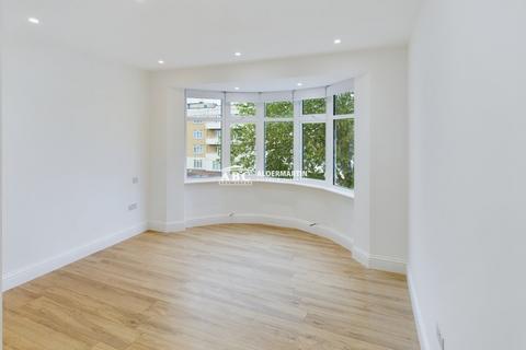 1 bedroom in a house share to rent, Green Lane, London, NW4