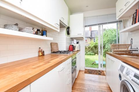 2 bedroom house to rent, Derinton Road Tooting SW17