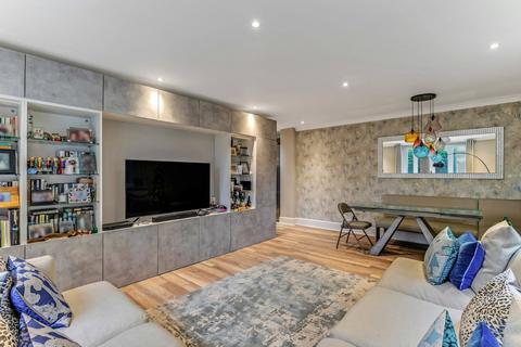 3 bedroom apartment for sale, West Heath Road, Hampstead