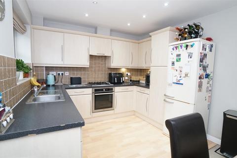 4 bedroom townhouse for sale, Summerley Court, Idle, Bradford