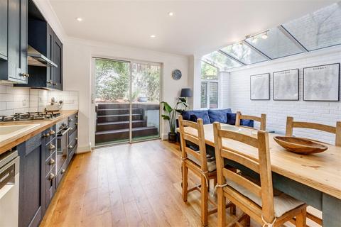 2 bedroom flat for sale, Constantine Road, Hampstead