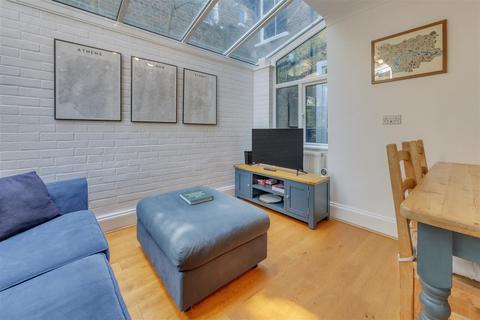 2 bedroom flat for sale, Constantine Road, Hampstead