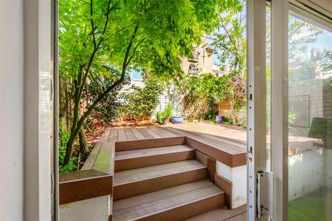 2 bedroom flat for sale, Constantine Road, Hampstead