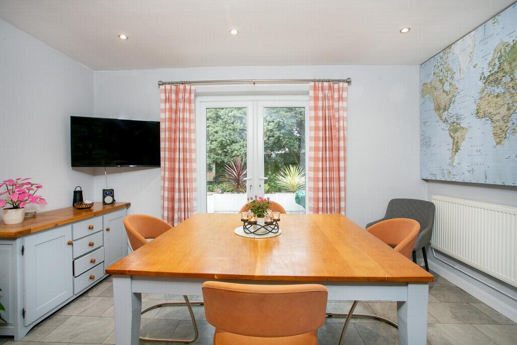 Kitchen/dining/living