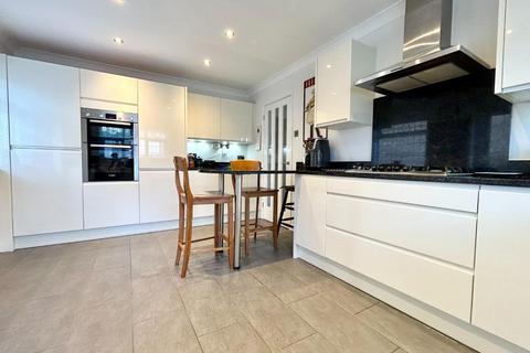 73 Dove Road, Wombwell, Barnsley, S73 0SN