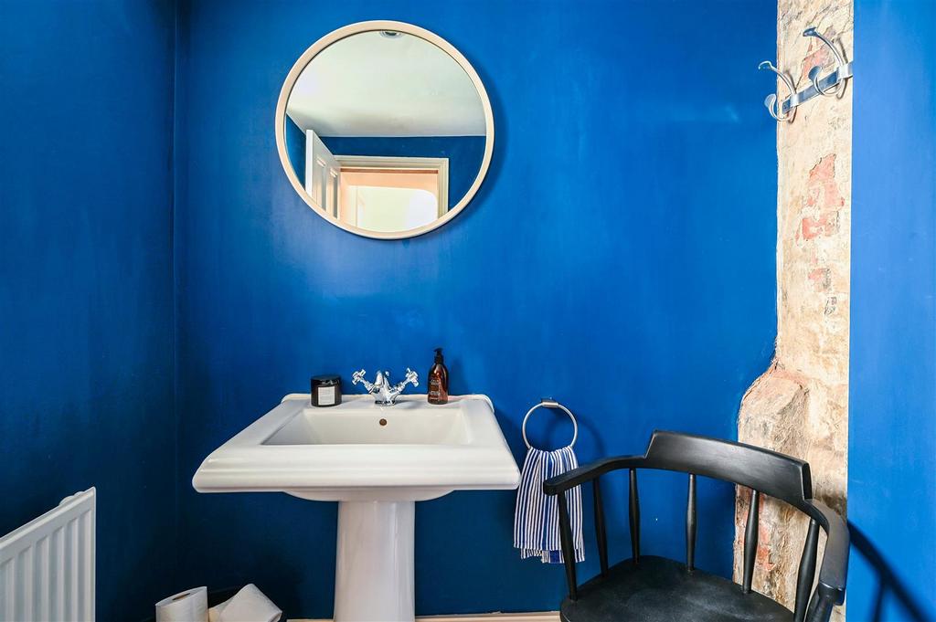 22 Croft road tn34 (9).jpg