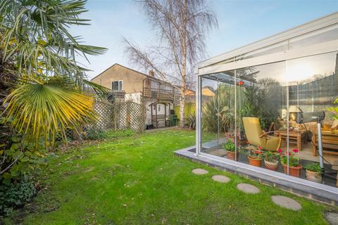 147 Hatch Lane, Windsor, SL4 3RL