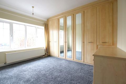 3 bedroom terraced house to rent, Sundale Avenue, South Croydon, CR2