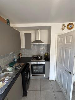 2 bedroom flat to rent, Birmingham New Road, Dudley