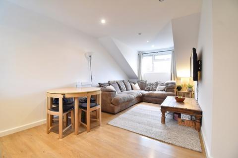 2 bedroom apartment for sale, Sandy Lane, Walton-on-Thames, KT12