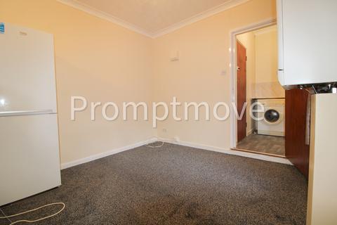 1 bedroom flat to rent, Russell Rise Luton LU1 5ET