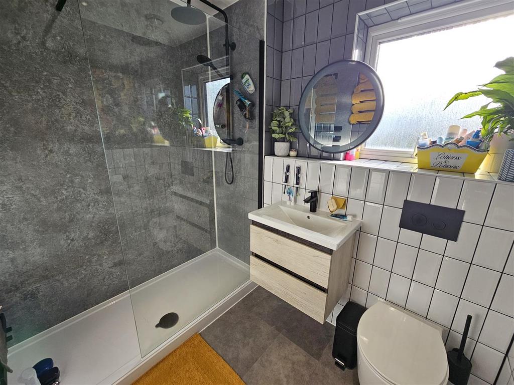 Shower Room.jpg