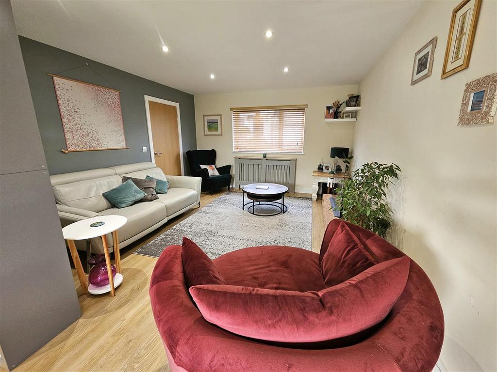 Living Room (2).jpg