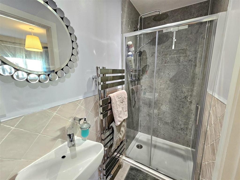 En Suite Shower.jpg