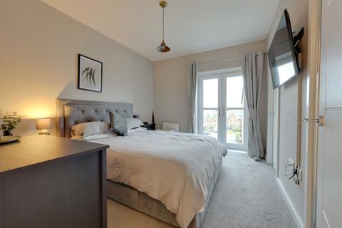 2 bedroom apartment for sale, Craftmans Crescent, Priory Court, RH15